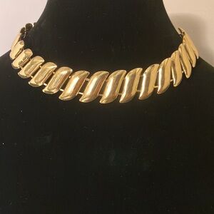 Vintage gold tone cocktail collar. Peruvian style peanut costume necklace 16"